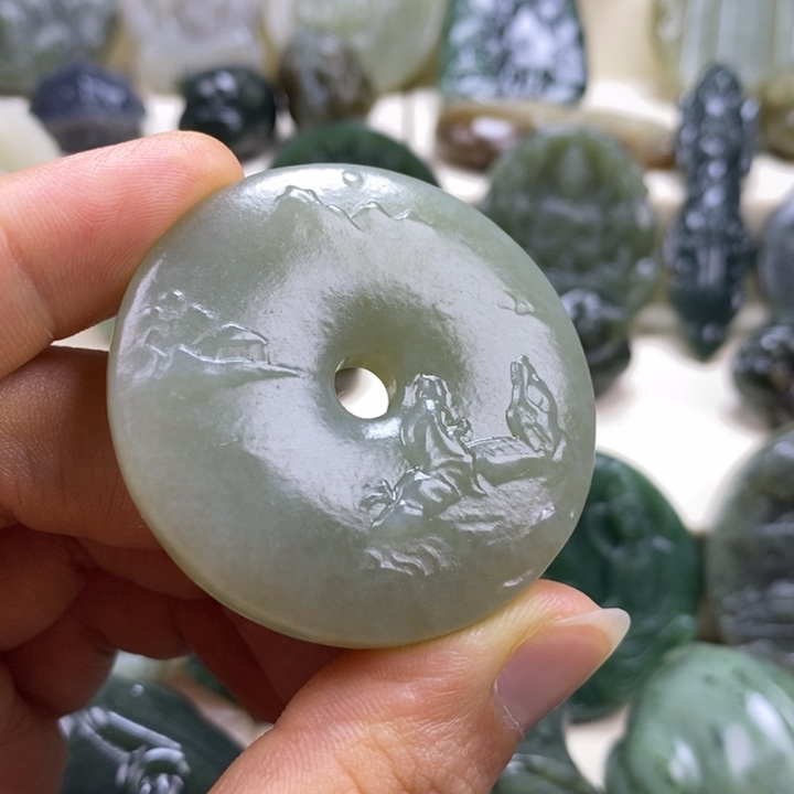 和田玉未镶嵌颈饰怪****人