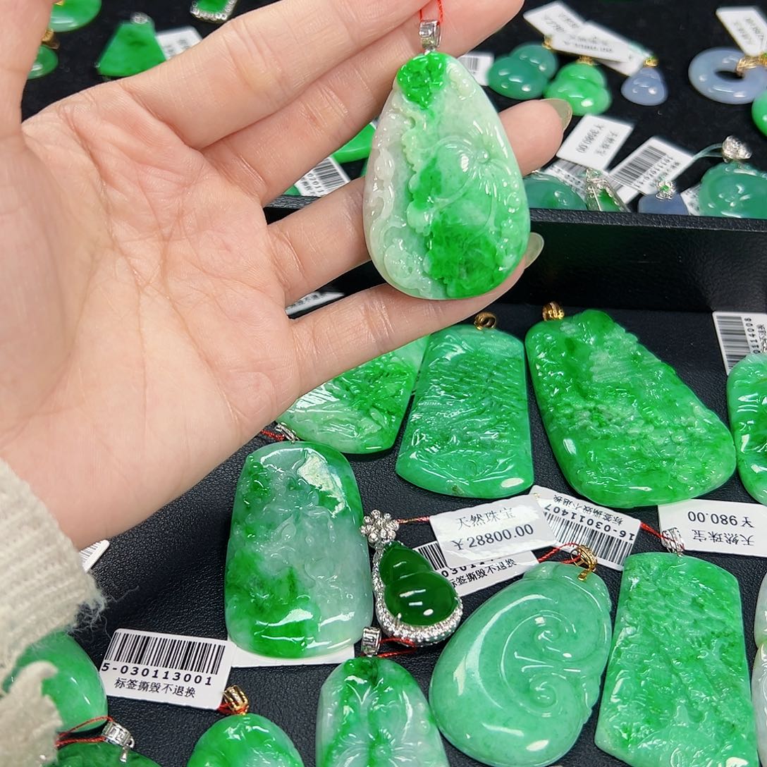 翡翠颈饰18K金镶嵌天然缅料A货一件