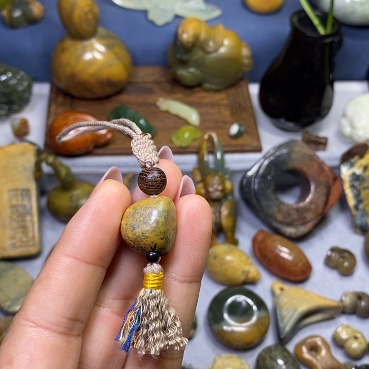 岫岩河磨玉（透闪石质玉）未镶嵌挂件手机链