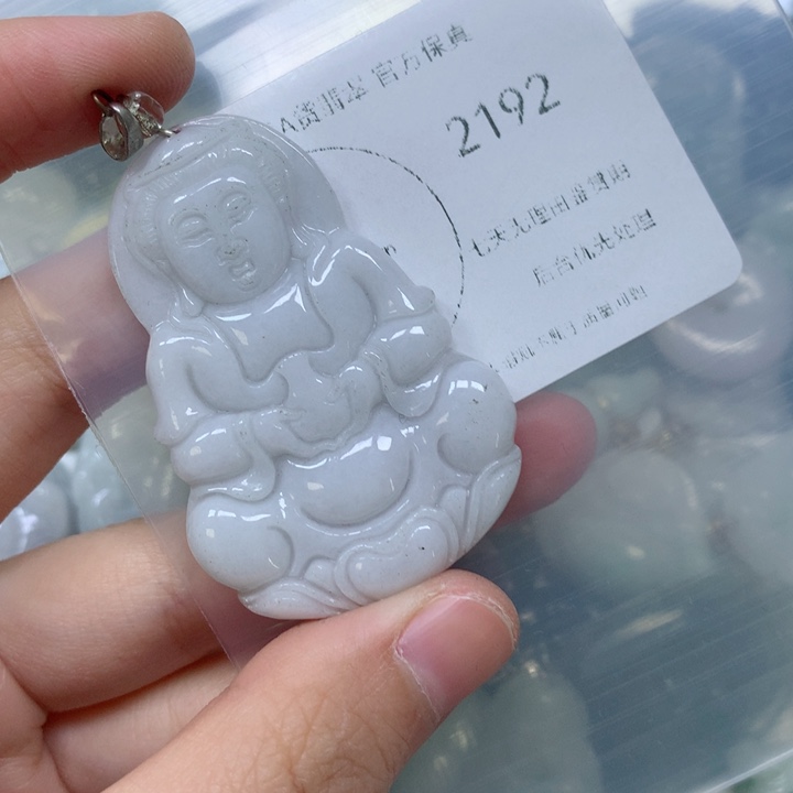 翡翠挂件未镶嵌翡翠