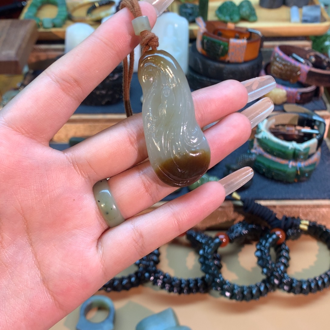 和田玉（糖玉）未镶嵌挂件