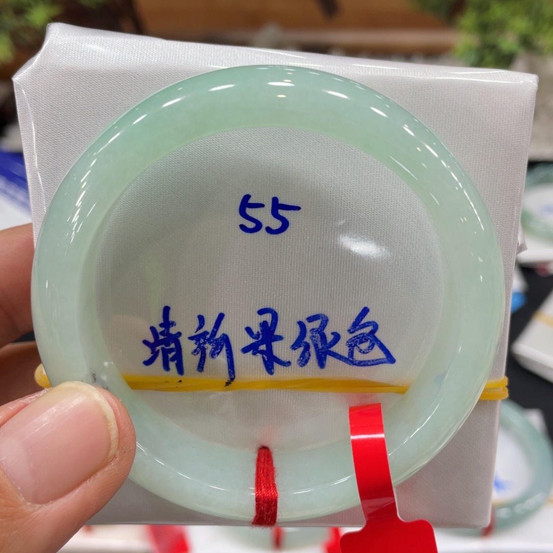 翡翠手镯未镶嵌翡翠