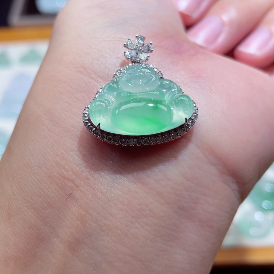 颈饰18K金镶嵌翡翠佛公