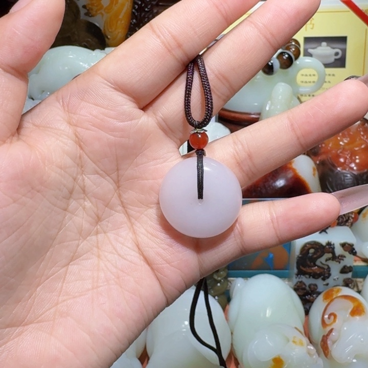 德***下透闪石质玉未镶嵌挂件