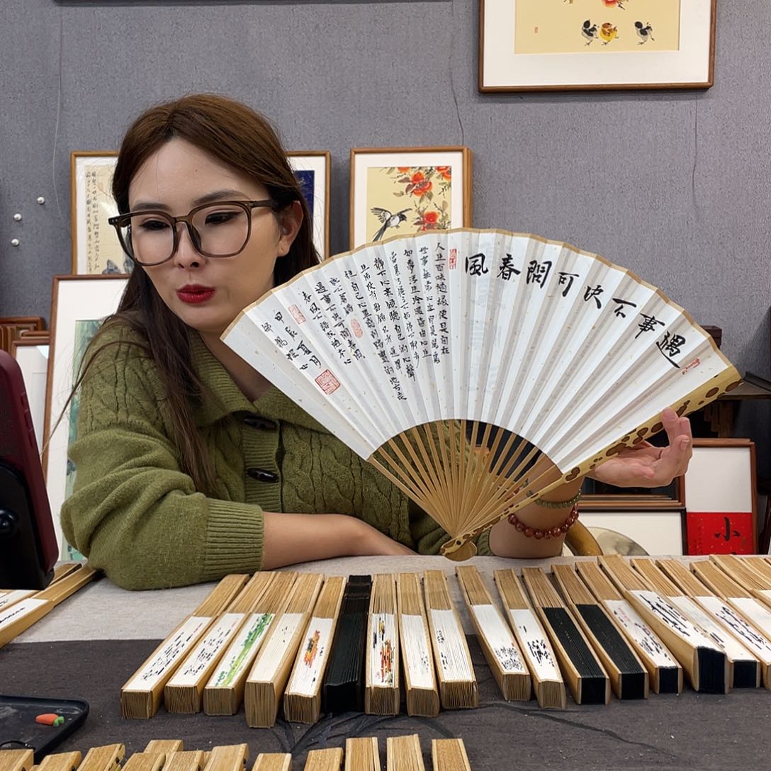 国画95寸梅妃-纯手绘-文玩扇骨（默认粘好）遇事不决