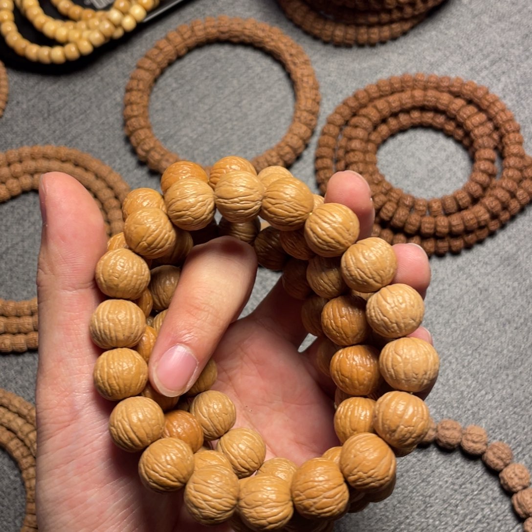 吊坠猴头核桃凤羽