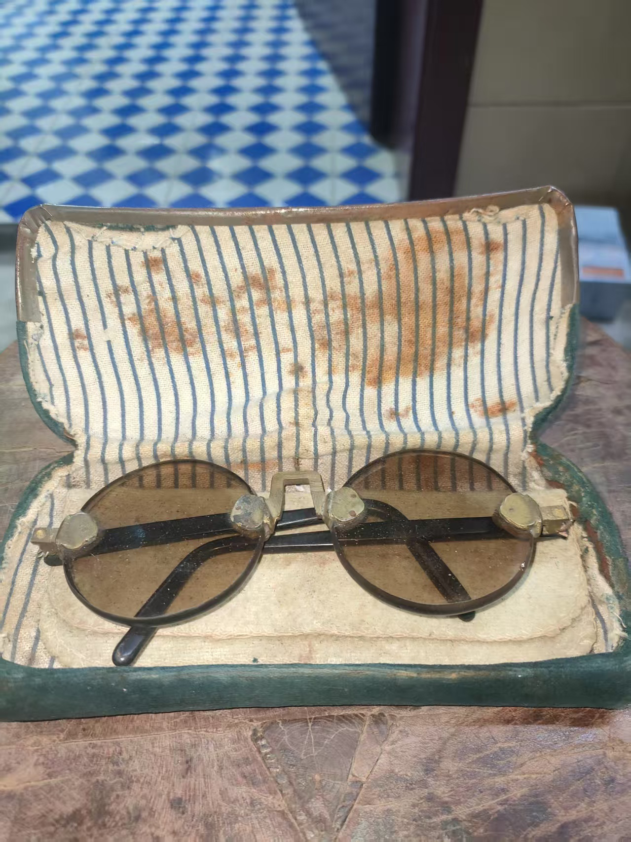 考古大表哥老眼镜