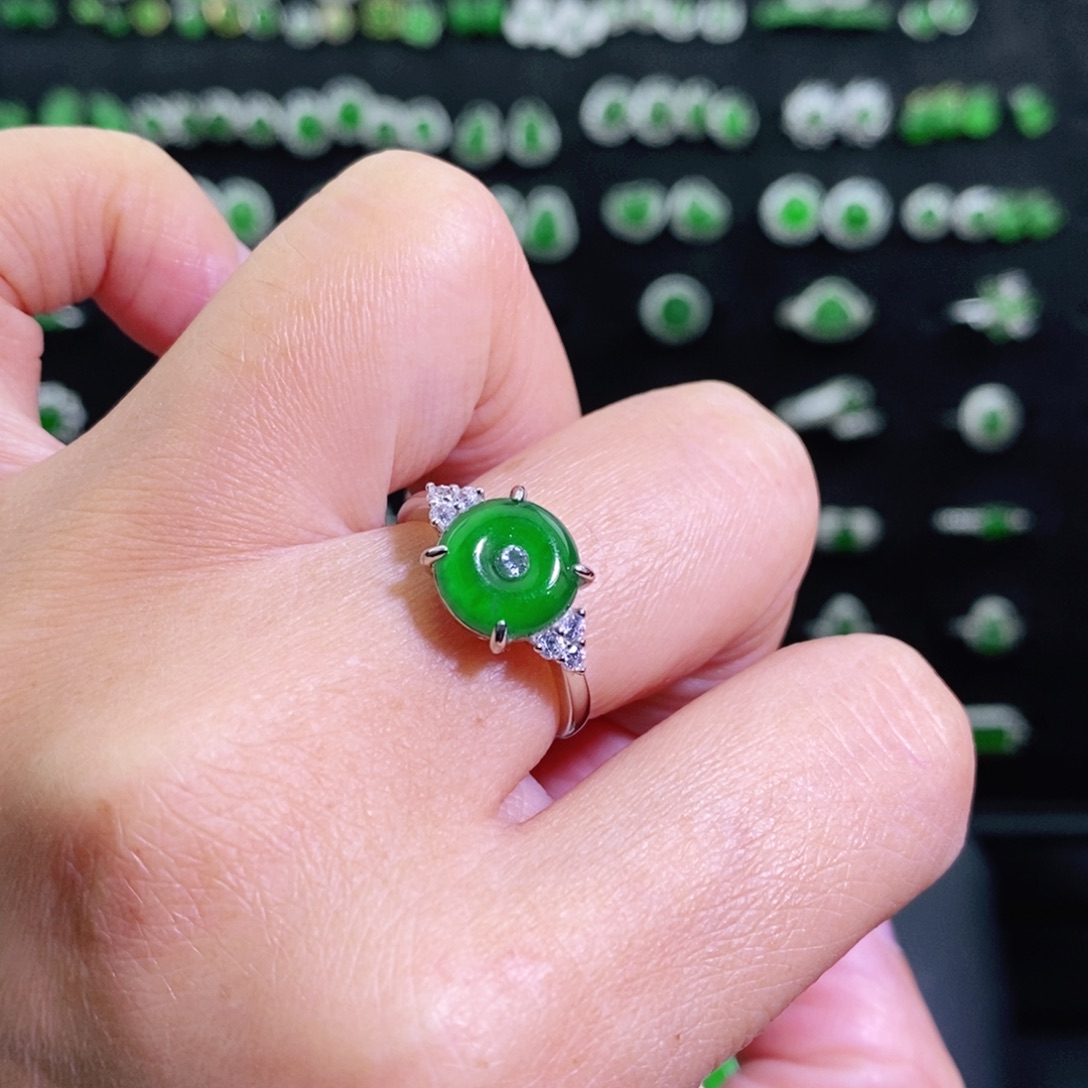 银S925镶嵌戒指翡翠多样性