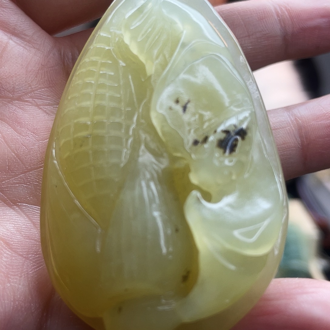 蛇纹石玉颈饰未镶嵌