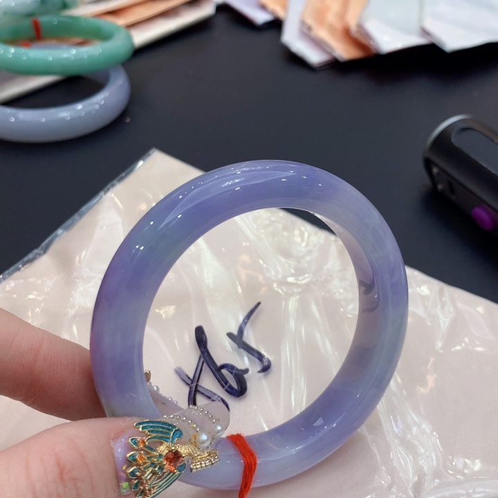 翡翠手镯未镶嵌翡翠手镯