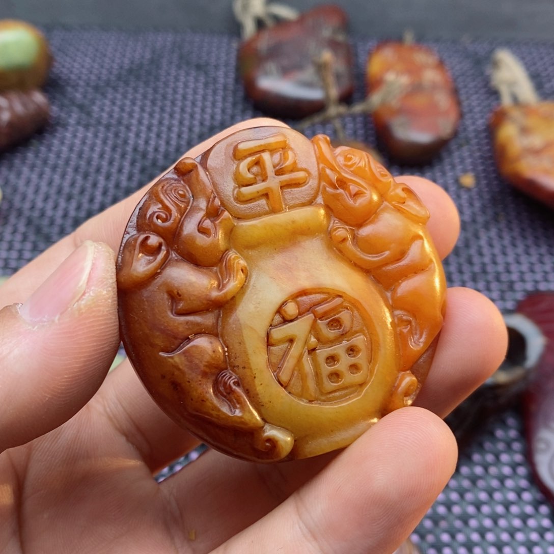 蛇纹石玉颈饰未镶嵌