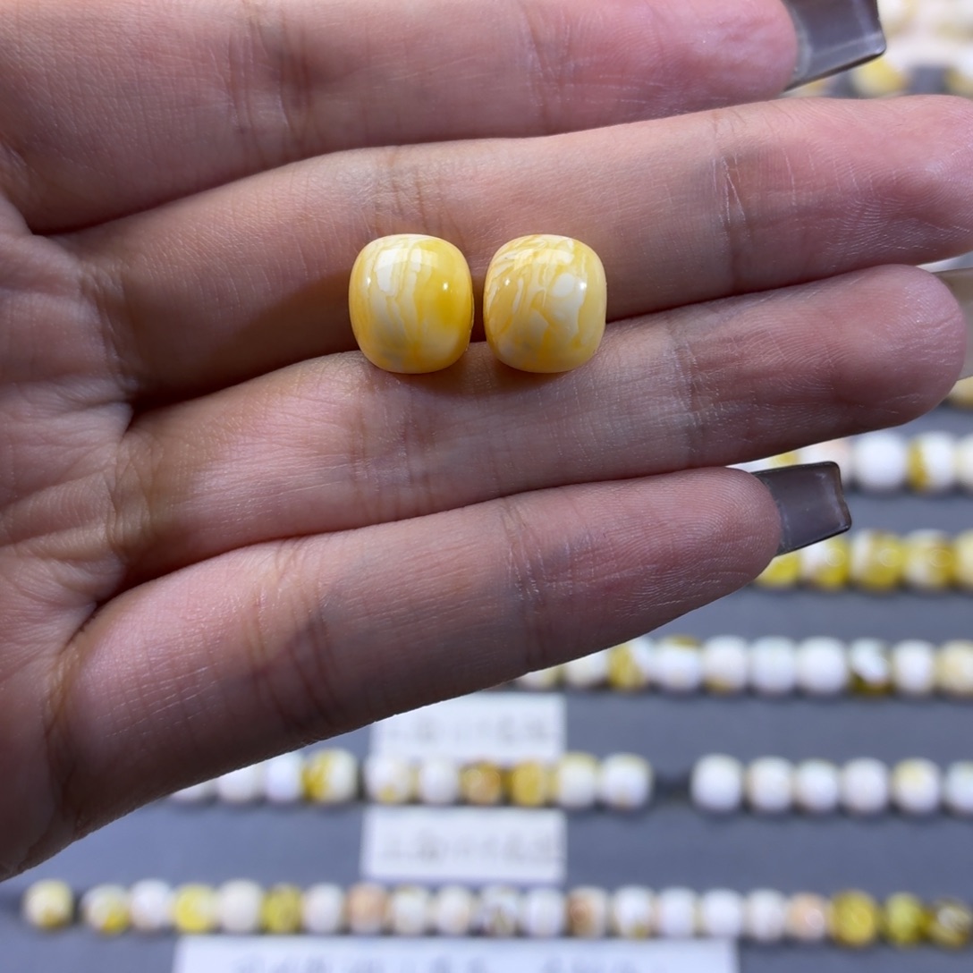 箫***默琥珀未镶嵌裸石天然蜜蜡