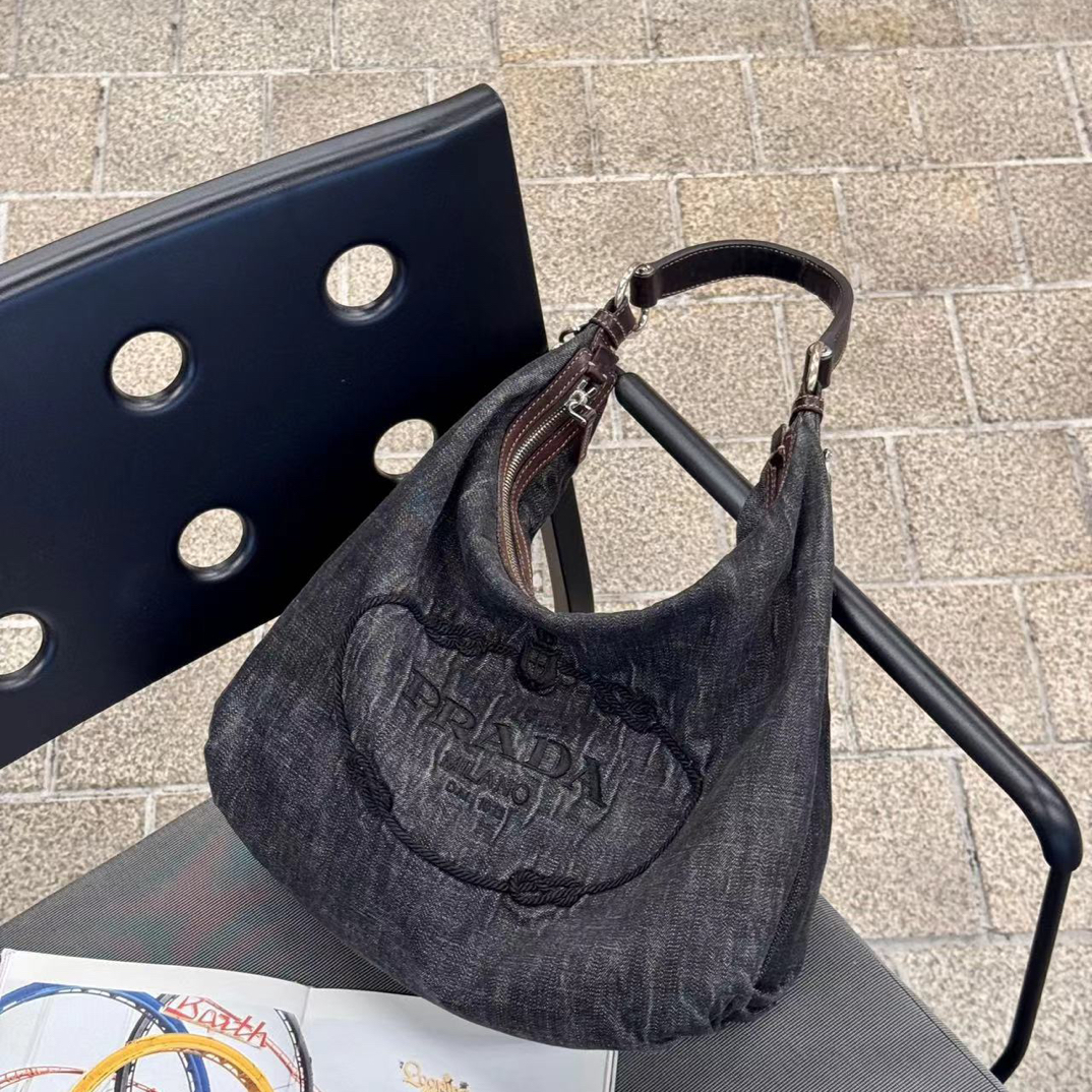95新 Prada/普拉达 觅时/深灰牛仔丹宁半月单肩/2512271