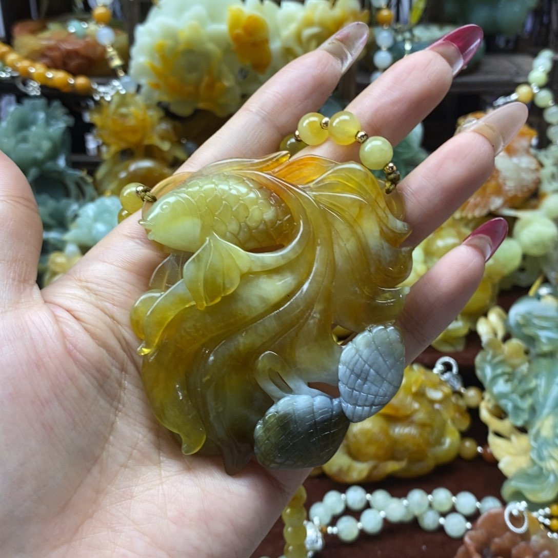 蛇纹石玉挂件未镶嵌