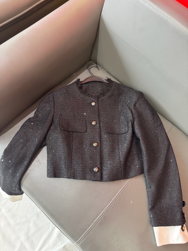 00018 南油黑色外套