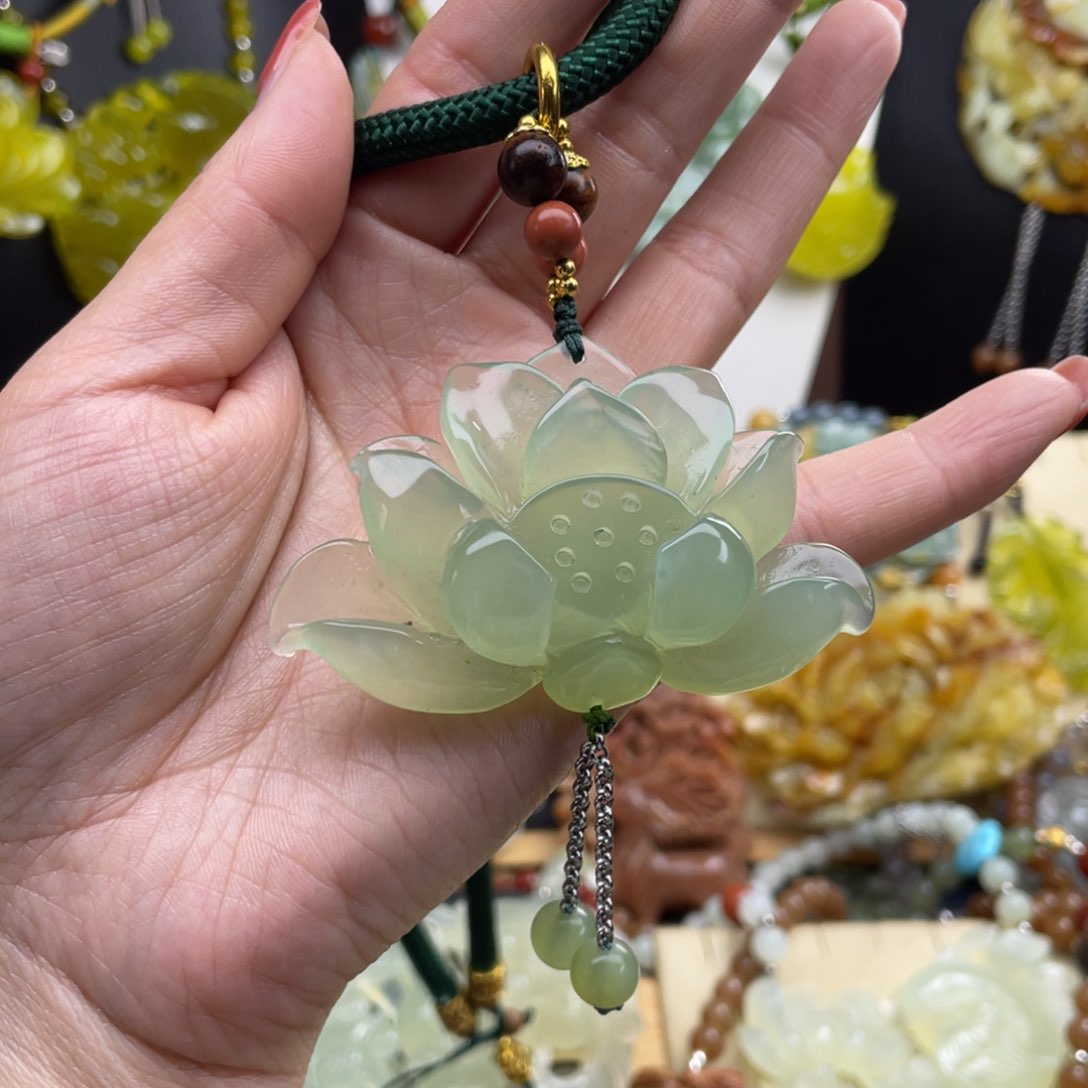 未镶嵌蛇纹石玉颈饰“