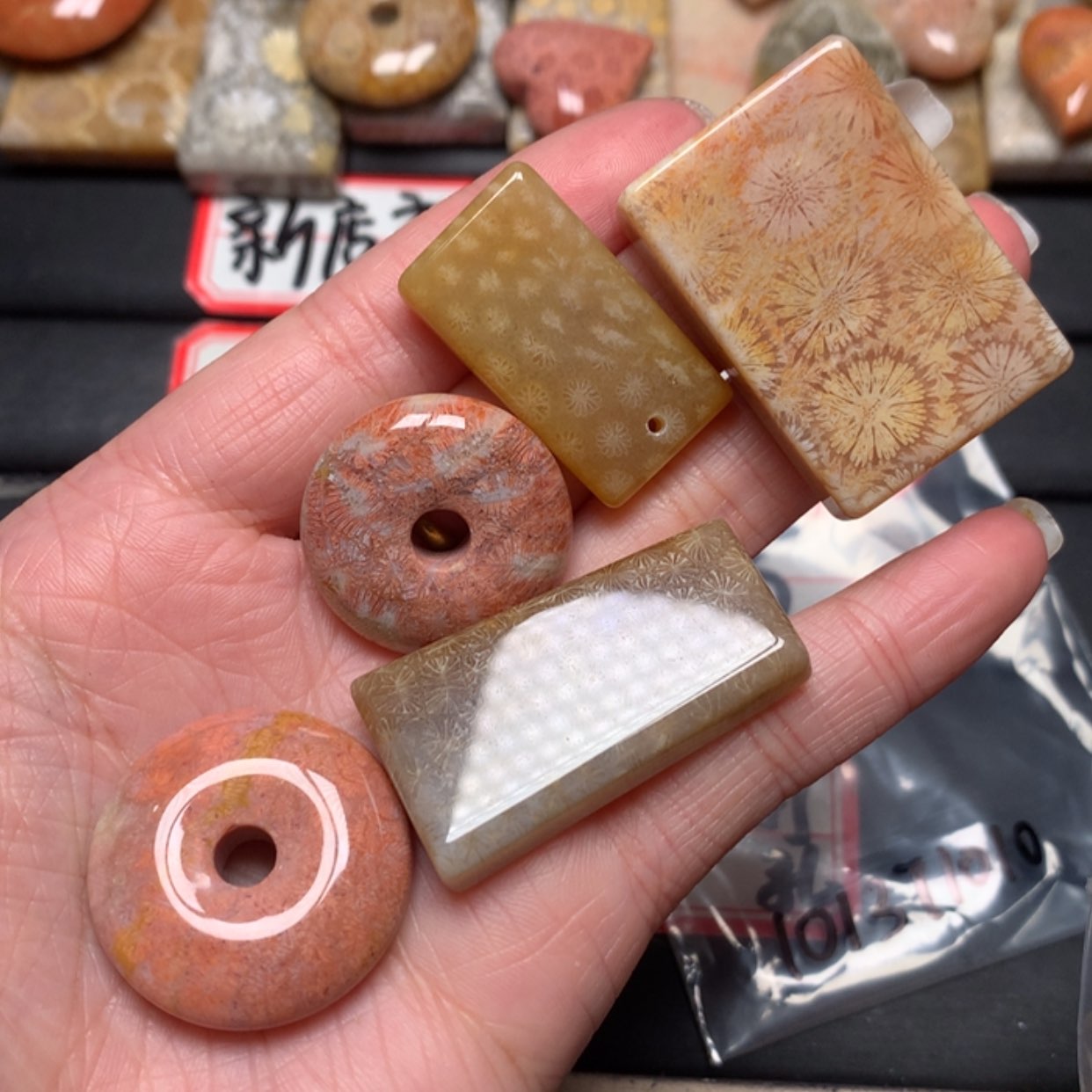 【闪购商品】硅化玉颈饰未镶嵌木*薰