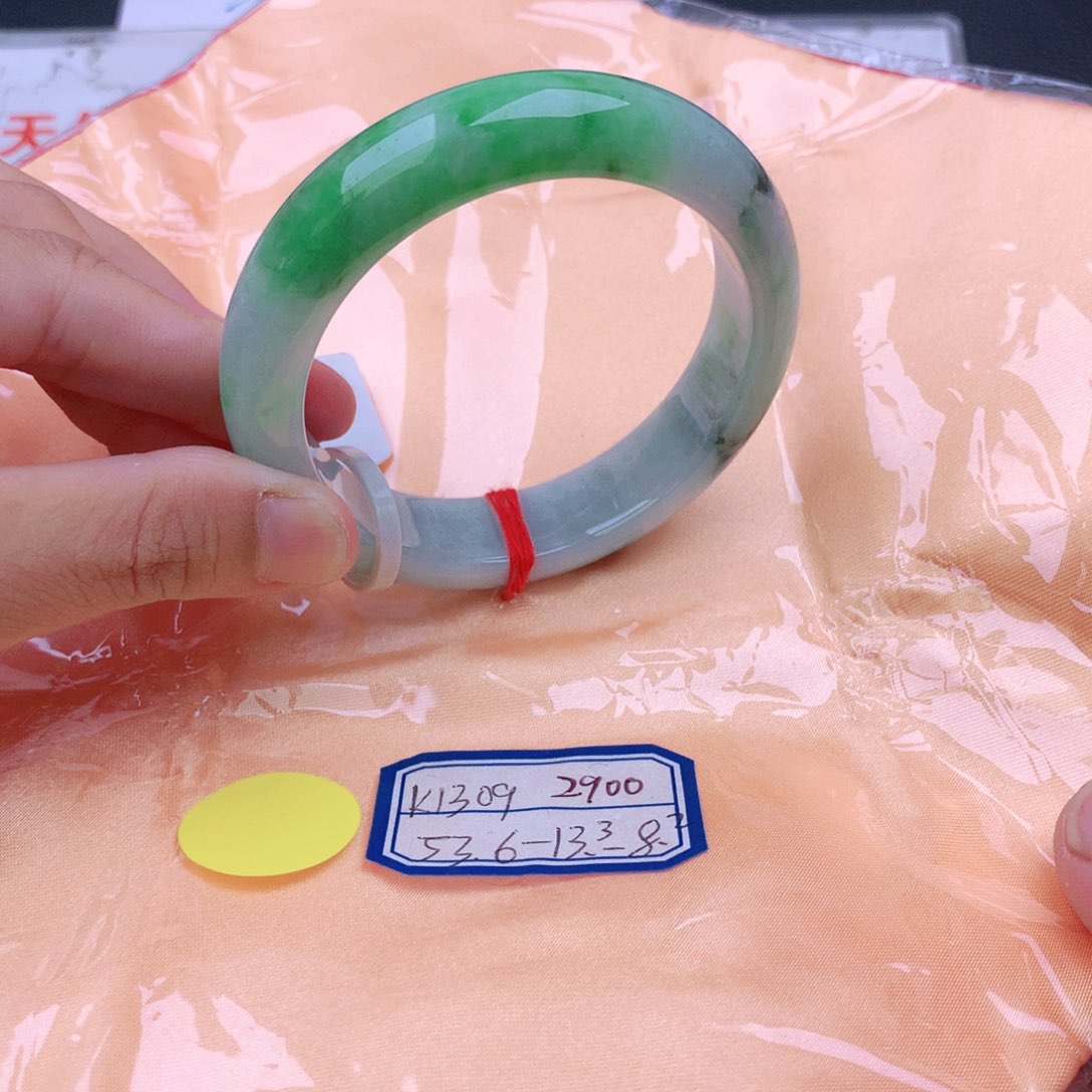 翡翠手镯未镶嵌翡翠