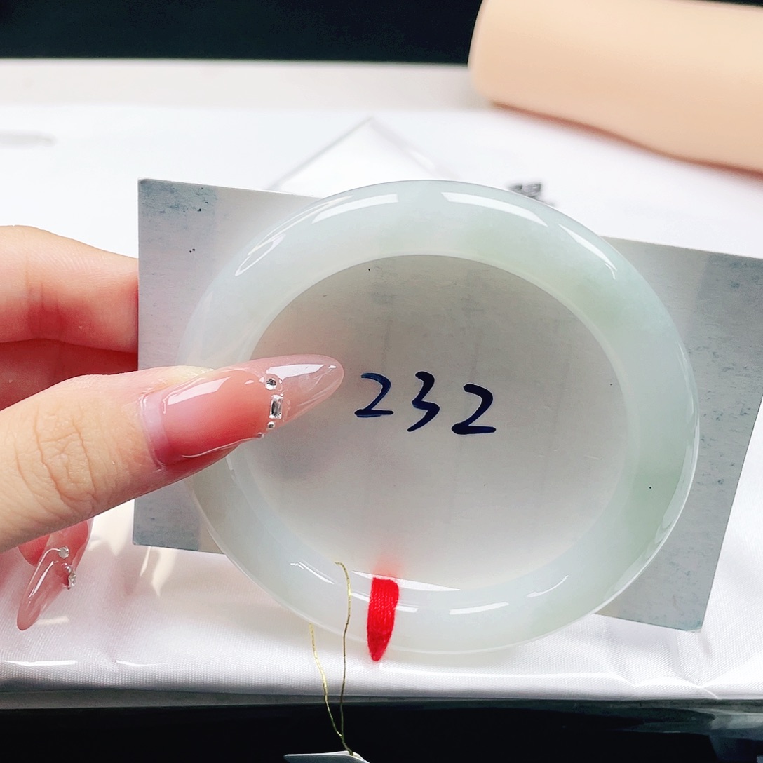 未镶嵌手镯（圆镯）翡翠55+