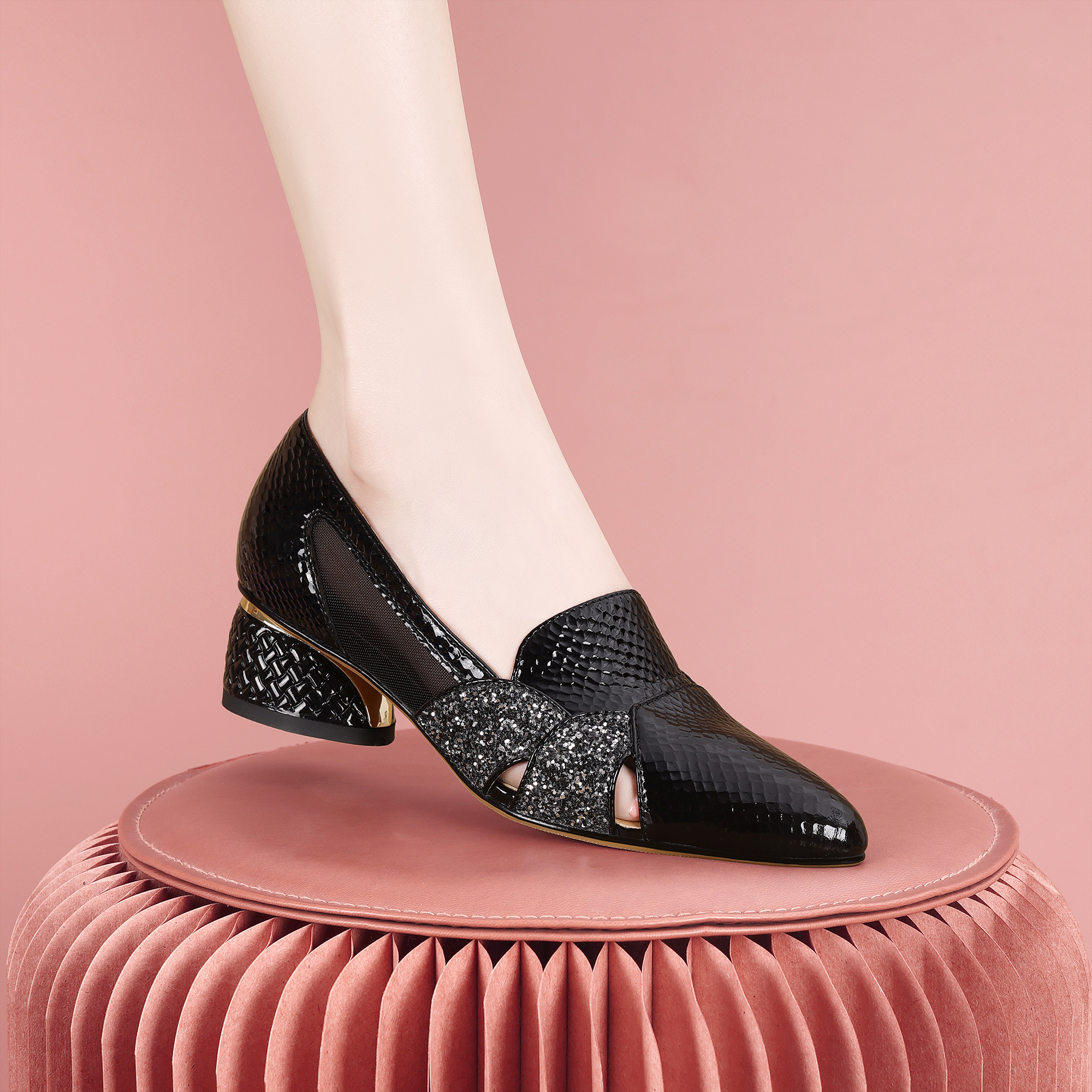 梵芮诗春夏2025新款钻饰尖头镂空透气轻奢设计女士单鞋-J2029