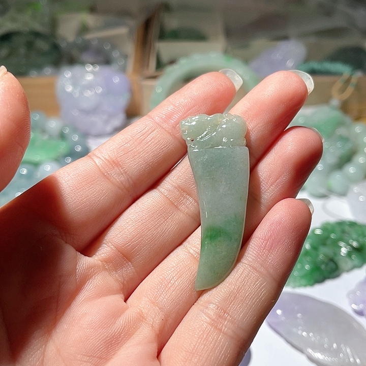 颈饰未镶嵌翡翠天