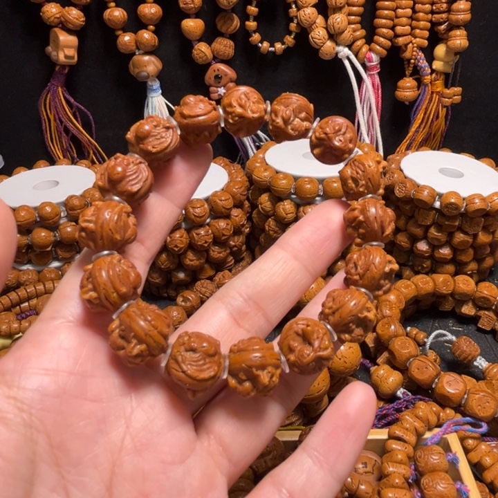 @***吃手串桃核金鱼蝙蝠手串