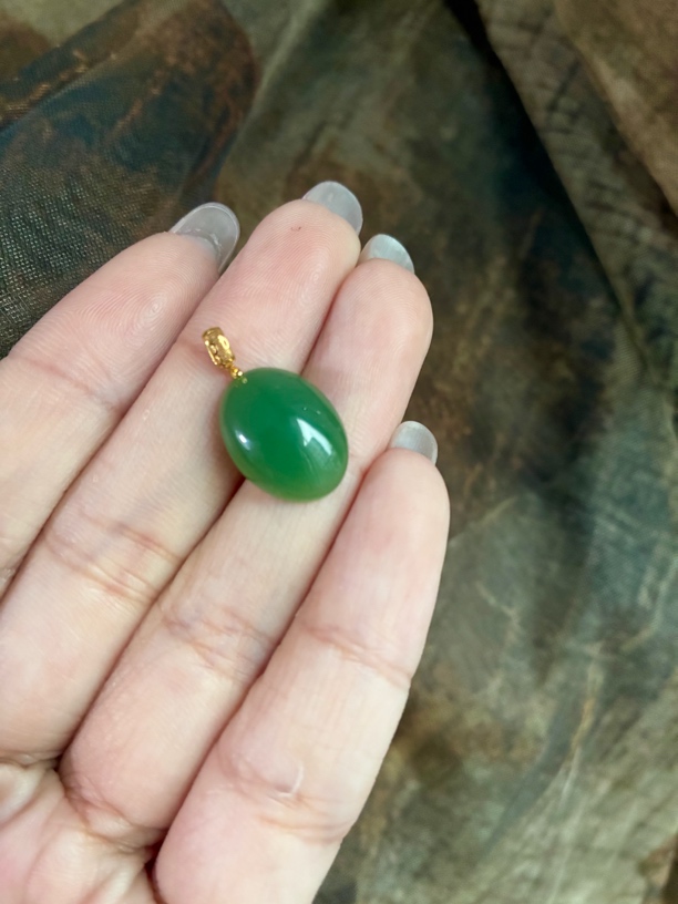 【婉如玉】和田玉碧玉阳绿18k金小号鸽子蛋