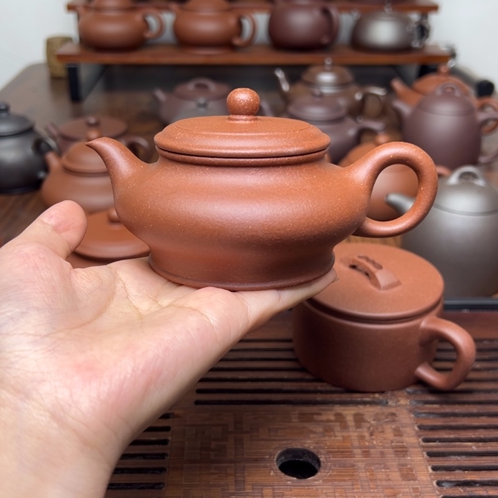 紫砂1微瑕水扁。   160cc