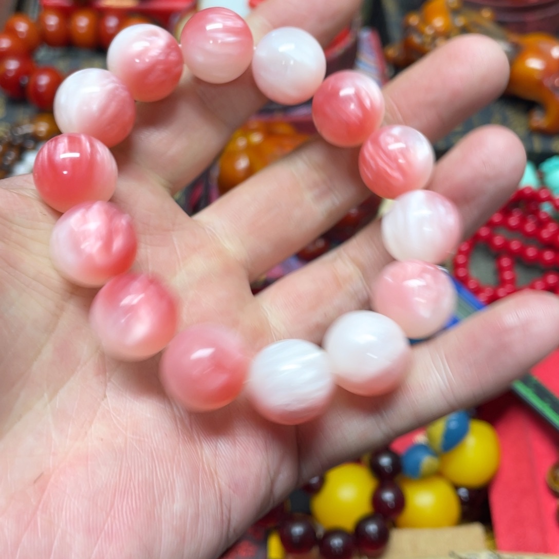 琥珀裸石未镶嵌好物推荐如图所示