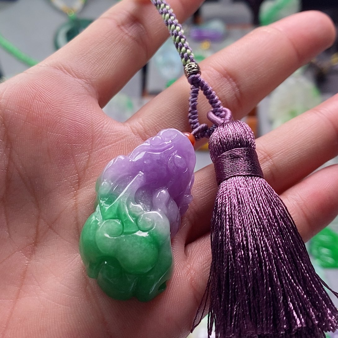 翡翠未镶嵌吊坠(赠链)