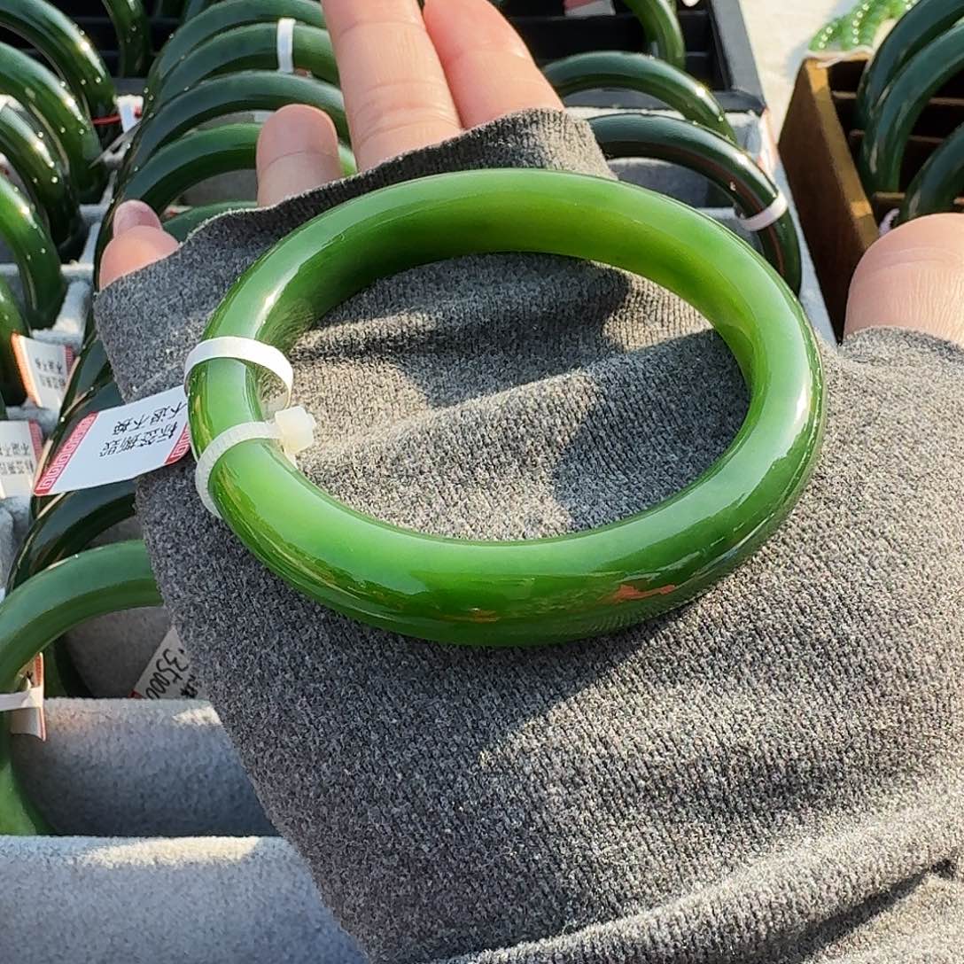 和田玉（碧玉）未镶嵌手镯