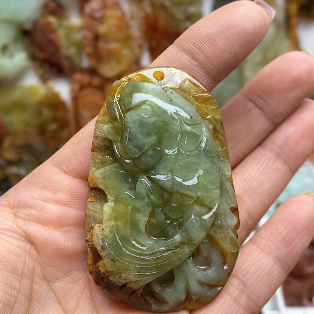 蛇纹石玉颈饰未镶嵌