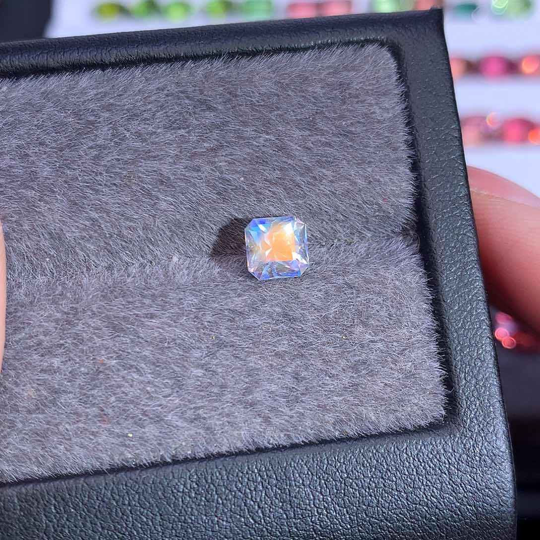 月光石裸石未镶嵌1.05ct