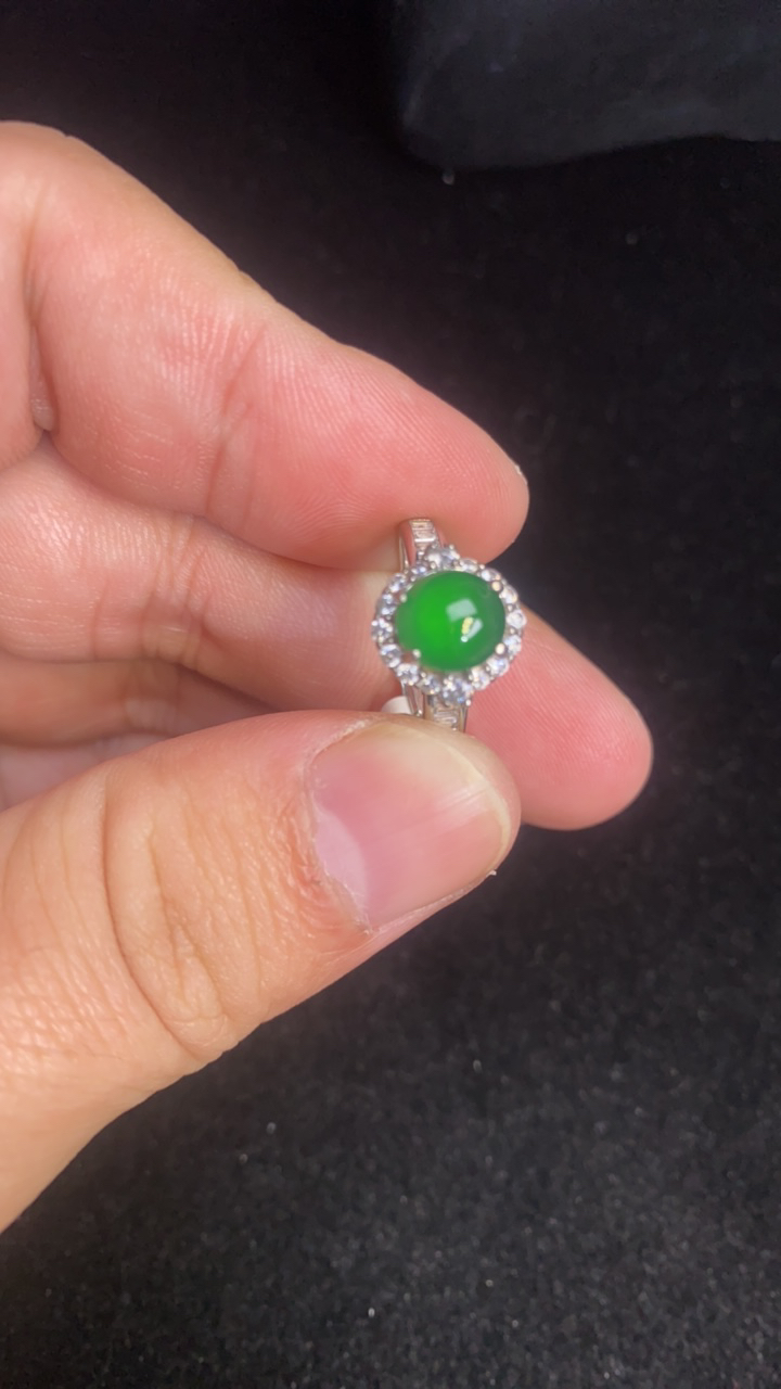 天然A货阳绿蛋面戒指