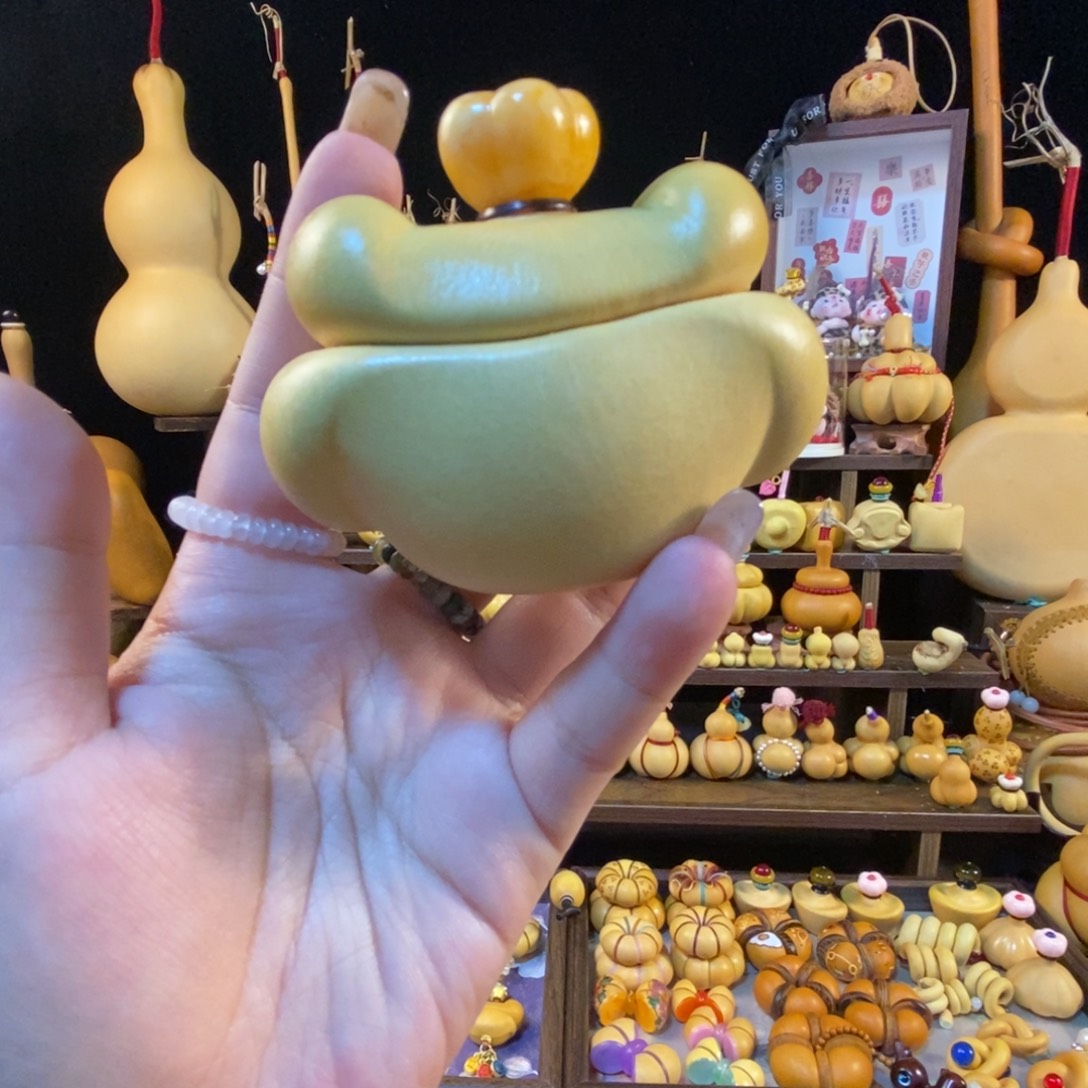 巍***巍熊脸260给你200元宝70，全品，合适在拍