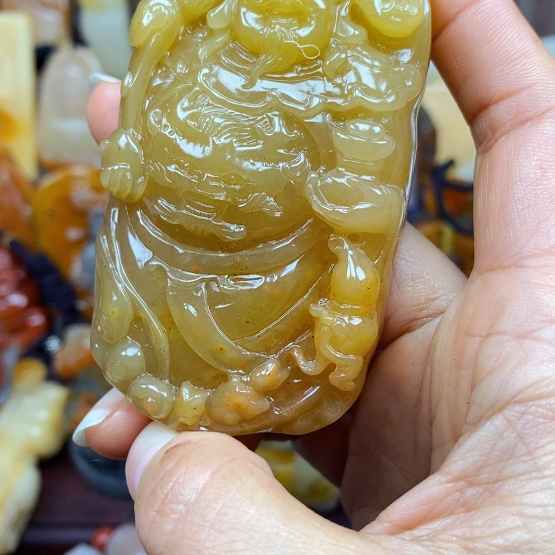 石英质玉（黄龙玉）颈饰未镶嵌