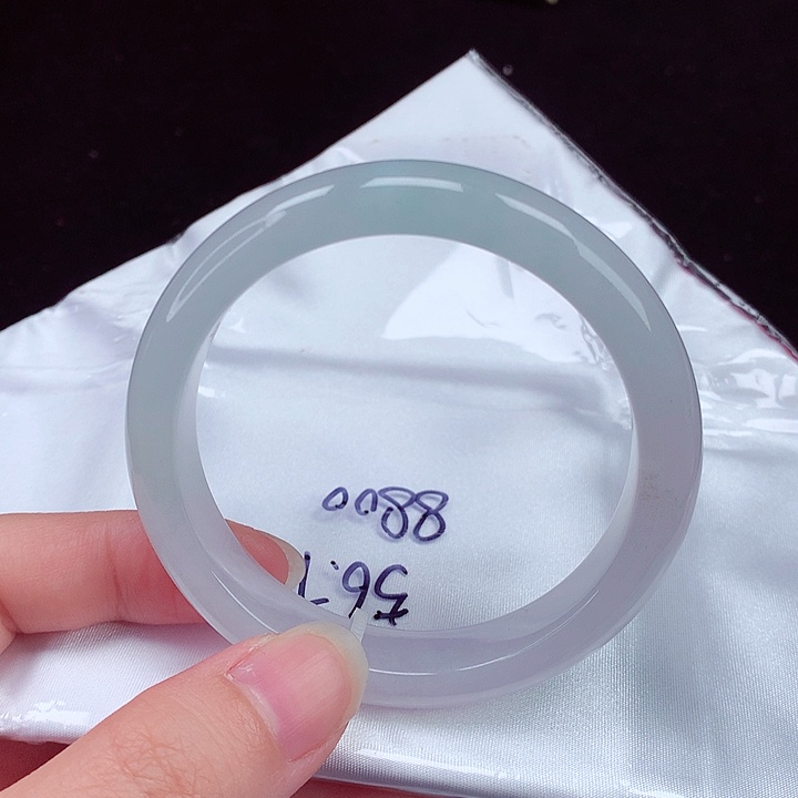 翡翠手镯未镶嵌翡翠