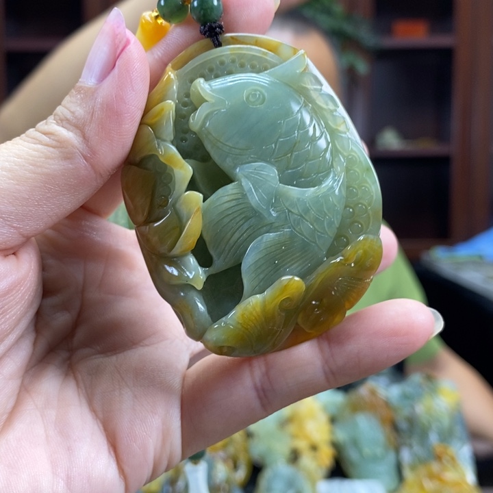 未镶嵌蛇纹石玉颈饰