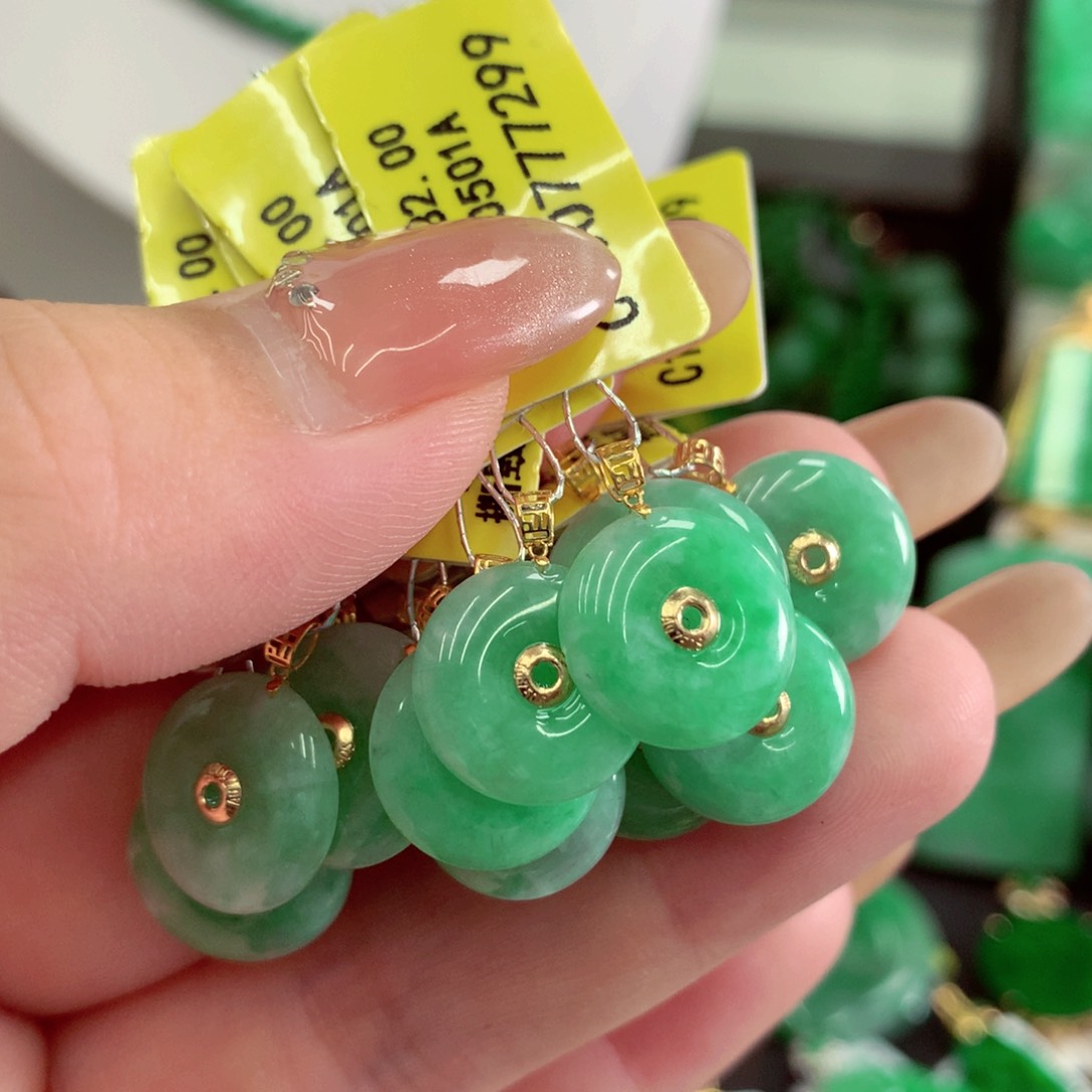 翡翠18K金镶嵌吊坠(不含链)多样性发货选其一