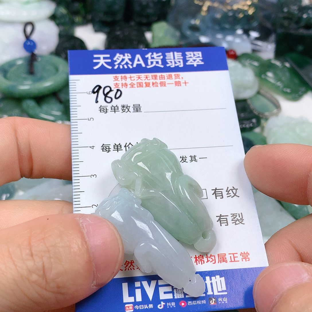 翡翠颈饰未镶嵌天然翡翠