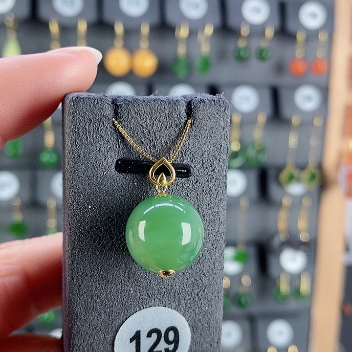 和田玉吊坠(赠链)18K金镶嵌
