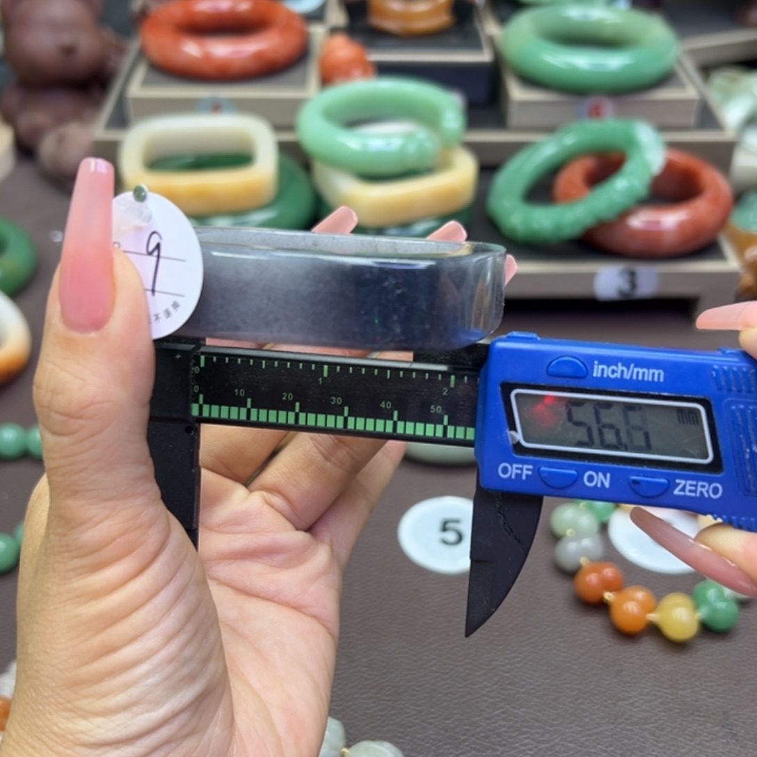 未镶嵌手镯石英岩玉