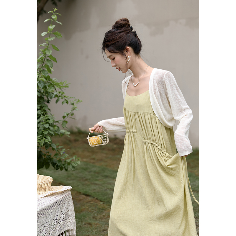 【年末大促】谜秀《橄榄绿釉》设计感褶皱吊带长裙女2025夏百搭宽松