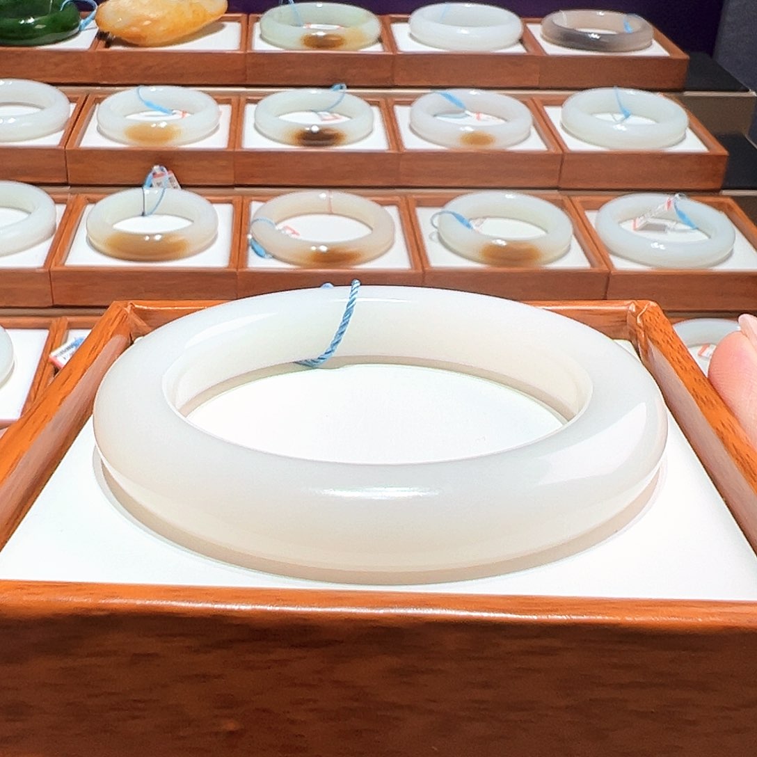 和田玉未镶嵌手镯 57