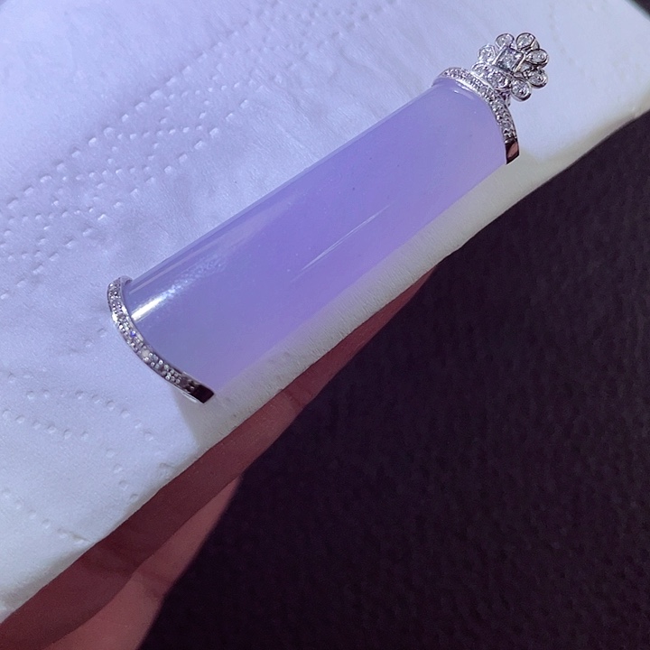 翡翠18K金镶嵌颈饰翡翠