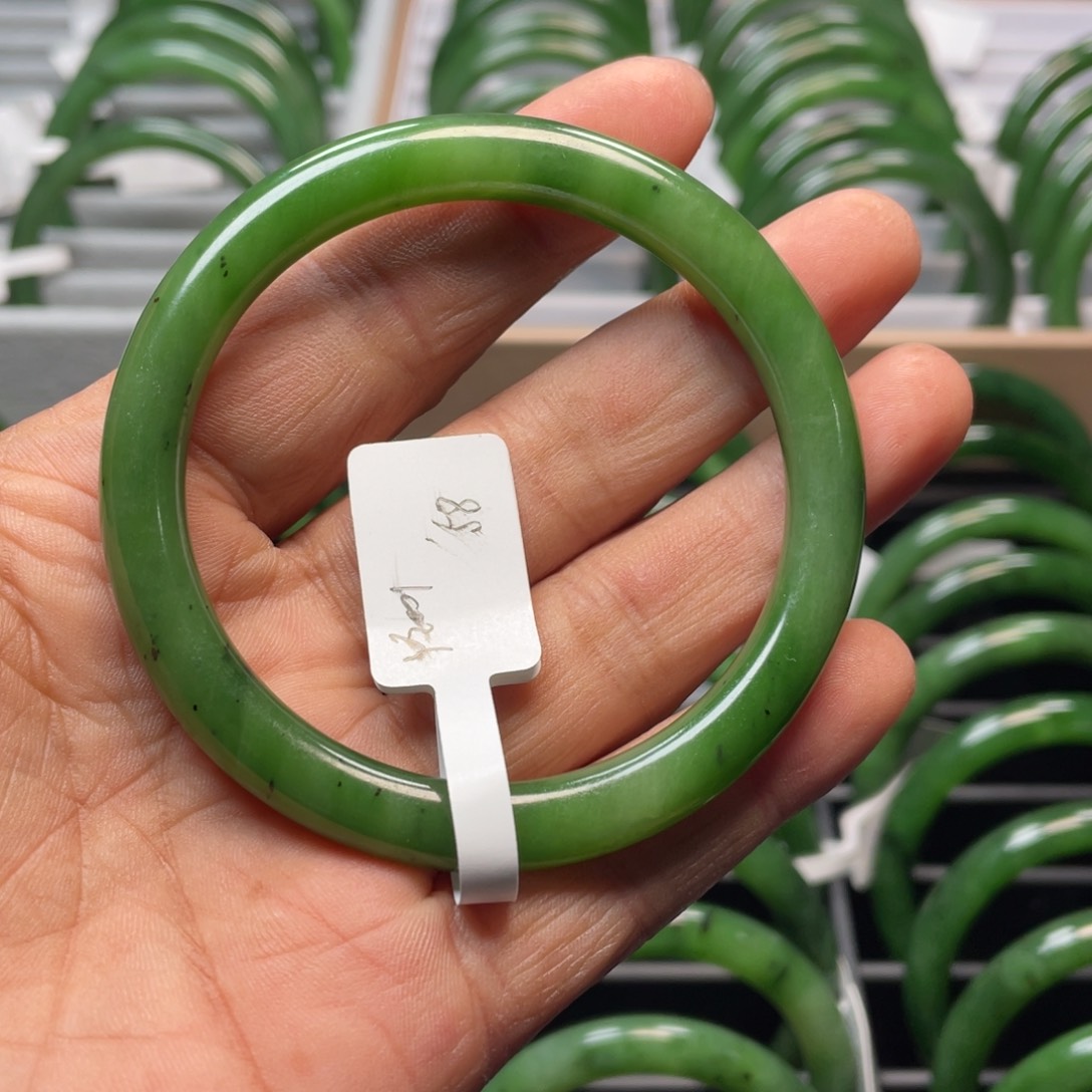 和田玉（碧玉）未镶嵌手镯微瑕包容