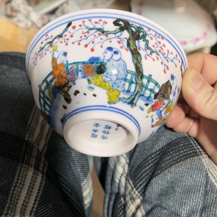 瓷片///////直径12.5厘米。红西西。