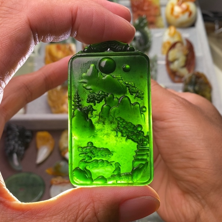 蛇纹石玉未镶嵌颈饰
