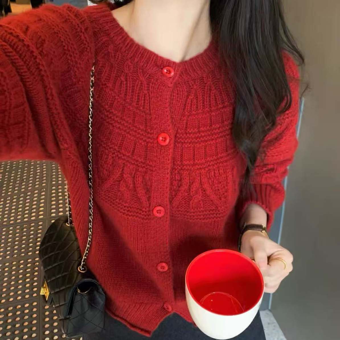 圆领开衫25年秋冬新品钩花装饰红色女士针织衫7185