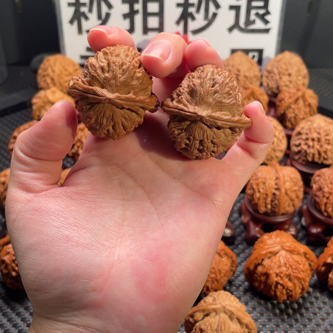 明***月文玩核桃吊坠全品三角白40尺